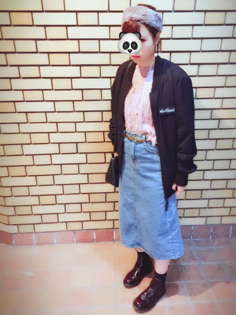 「ラフ、大人カジュアル、MA-1、デニム、ドクターマーチン、Dr.Martens、ヘアバンド、デニムスカート、カジュアル、メンズサイズ」｜「Kastaneの【Kastane】ファーヘアバンド（ヘアバンド、ブラウン系）」を使った、nachiさん（レディース・154cm）の冬コーディネートの1枚目の写真