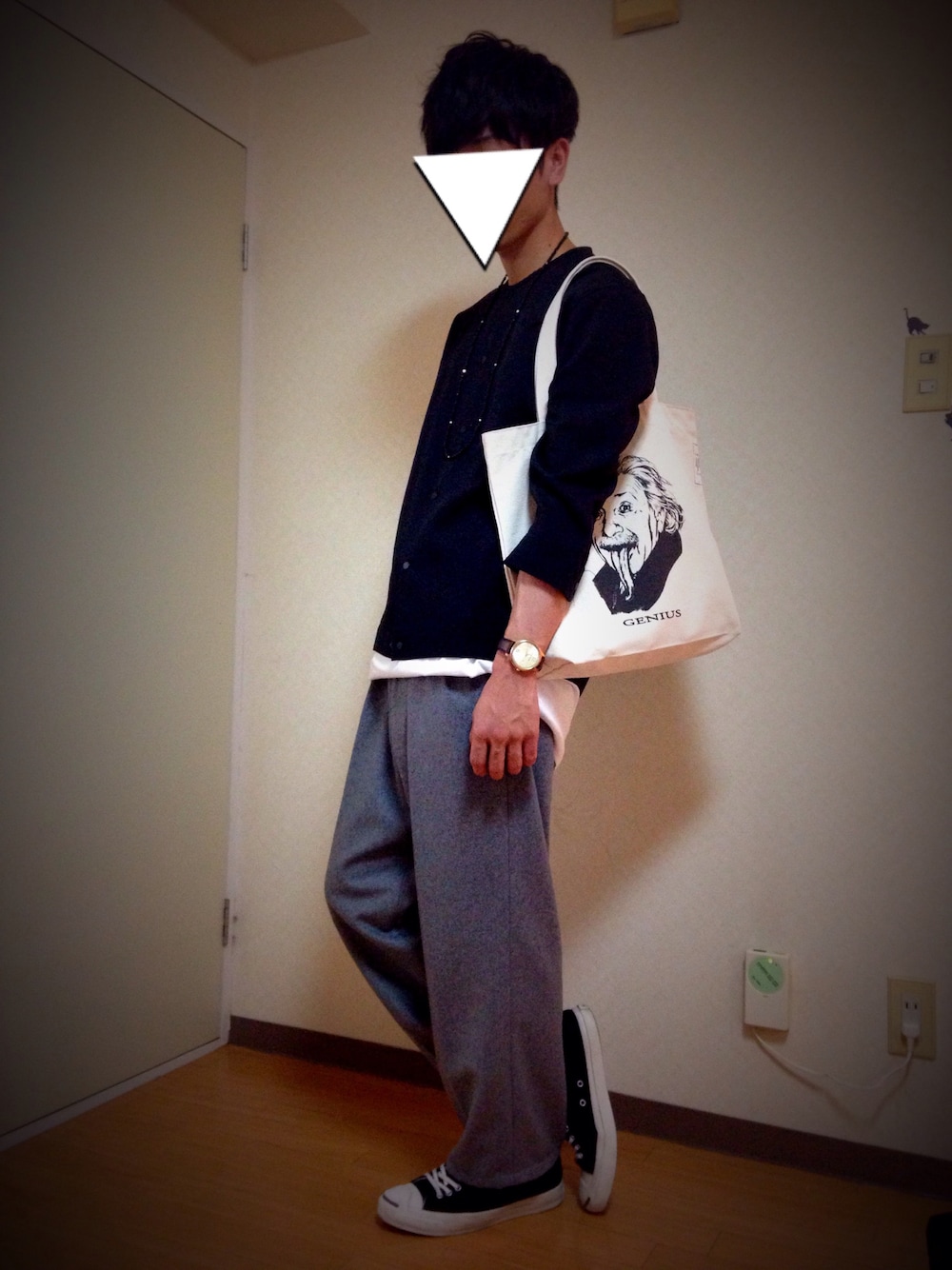 ブラック系のシャツ/ブラウス、ホワイト系のTシャツ/カットソー、グレー系のその他パンツを着用したメンズの夏コーディネートの1枚目の写真