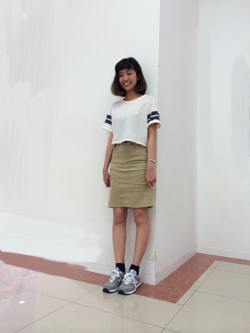 「コーデュロイ、秋、お仕事コーデ、お仕事スタイル、ニューバランス574、ニューバランス、NB574、ボブ、ボブ女子」｜「GUのアイテム（Tシャツ/カットソー、ホワイト系）」を使った、CHIKAI💋さん（レディース・163cm）の秋コーディネートの1枚目の写真