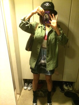 「H&M（エイチ・アンド・エム）のアイテム（Tシャツ/カットソー、ホワイト系）」を使った、かずみさん（レディース・170cm）の冬コーディネート