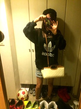 「adidas（アディダス）のアイテム（スウェット、ブラック系）」を使った、かずみさん（レディース・170cm）の冬コーディネート