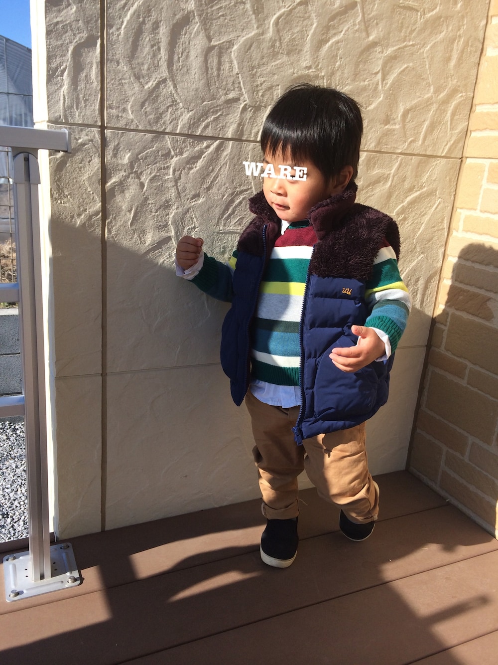 「ボーダー、おとこのこ、シャツスタイル、2歳、ダウンベスト、キッズコーデ、H&M」｜「H&Mのアイテム（ニット/セーター、その他）」を使った、★accho★さん（キッズ・110cm）の冬コーディネートの1枚目の写真