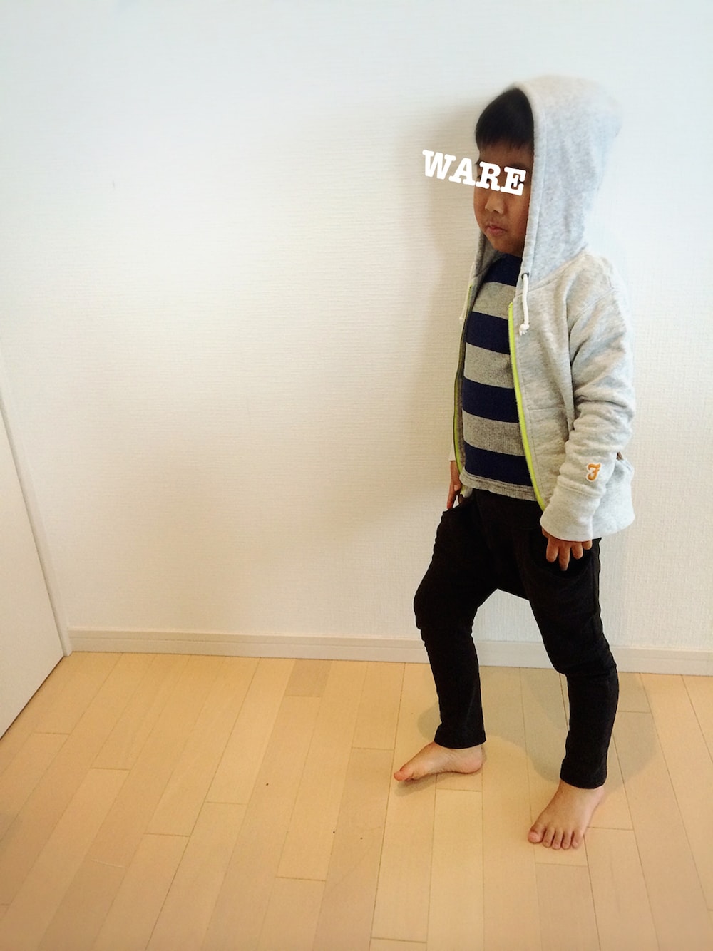 「キッズコーデ、男の子、4歳、グレー、パーカー、シンプルコーデ、キッズファッション」｜「BREEZEのアイテム（パーカー、グレー系）」を使った、★accho★さん（キッズ・110cm）の冬コーディネートの1枚目の写真