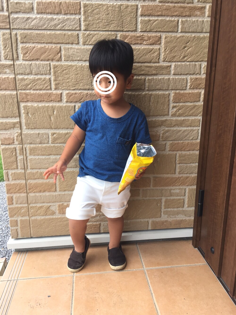 「夏コーデ、summer、ショートパンツ、おとこのこ、スニーカー、2歳、ホワイトパンツ」｜「Birthdayのアイテム（Tシャツ/カットソー、ブルー系）」を使った、★accho★さん（キッズ・90cm）の夏コーディネートの1枚目の写真