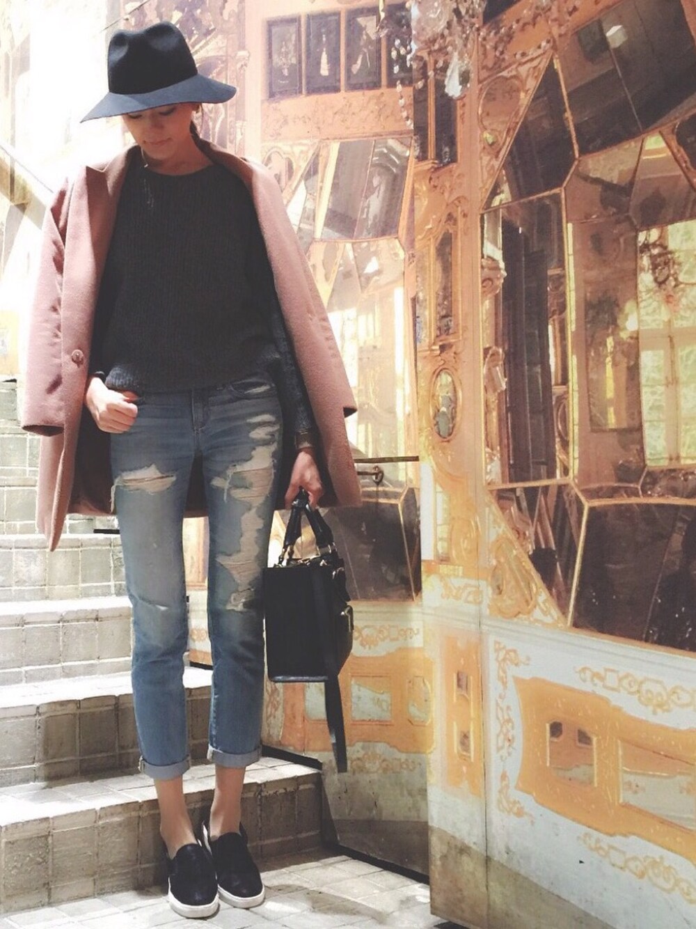 「UNIQLOのアイテム（ニット/セーター、グレー系）」を使った、森しずかさん（レディース・173cm）の冬コーディネートの1枚目の写真