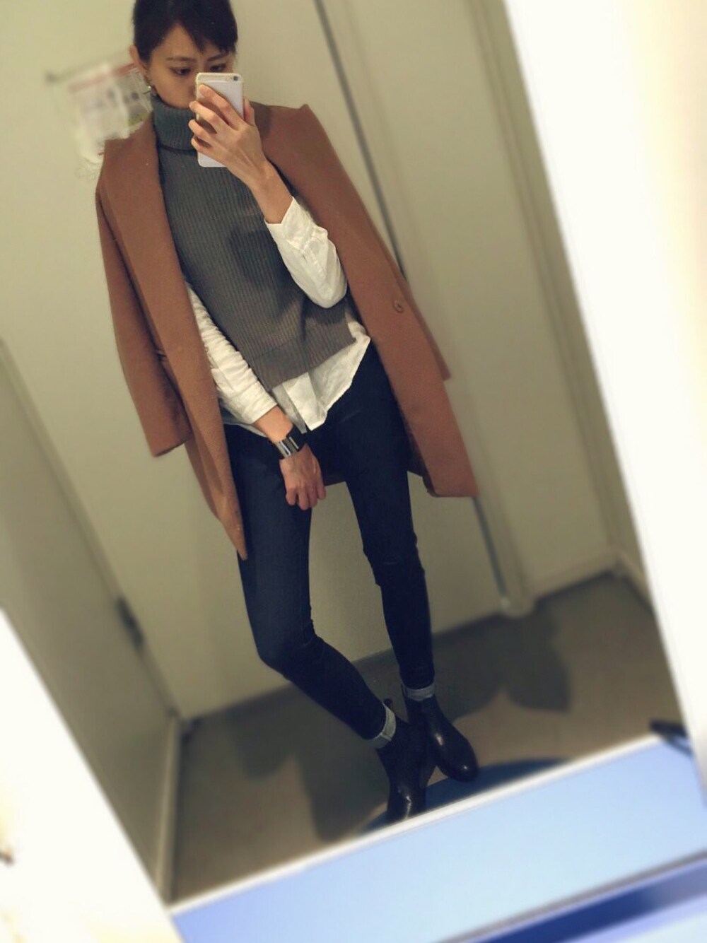 「UNIQLOのアイテム（デニムパンツ、ブルー系）」を使った、森しずかさん（レディース・173cm）の冬コーディネートの1枚目の写真