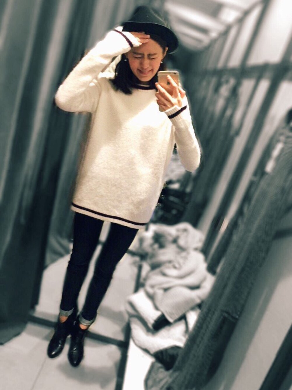 「ハット、ニット、デニム、ZARA、UNIQLO、GAP、GLOBAL WORK、シンプル、カジュアル」｜「ZARAのアイテム（ニット/セーター、ホワイト系）」を使った、森しずかさん（レディース・173cm）の冬コーディネートの1枚目の写真