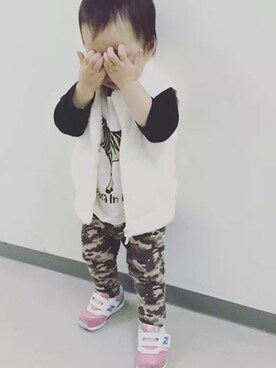 「UNIQLO（ユニクロ）のアイテム（その他アウター、ホワイト系）」を使った、ましこさん（キッズ）の冬コーディネート