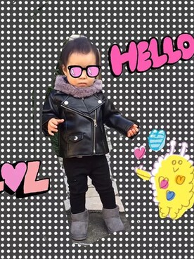 「BeBe（ベベ）のアイテム（ストール/ショール、グレー系）」を使った、ましこさん（キッズ）の冬コーディネート