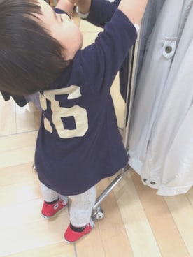 「petit main（プティマイン）の背中ナンバーデザインＴシャツワンピース（ワンピース、ブルー系）」を使った、Cocoさん（キッズ・90cm）の春コーディネート