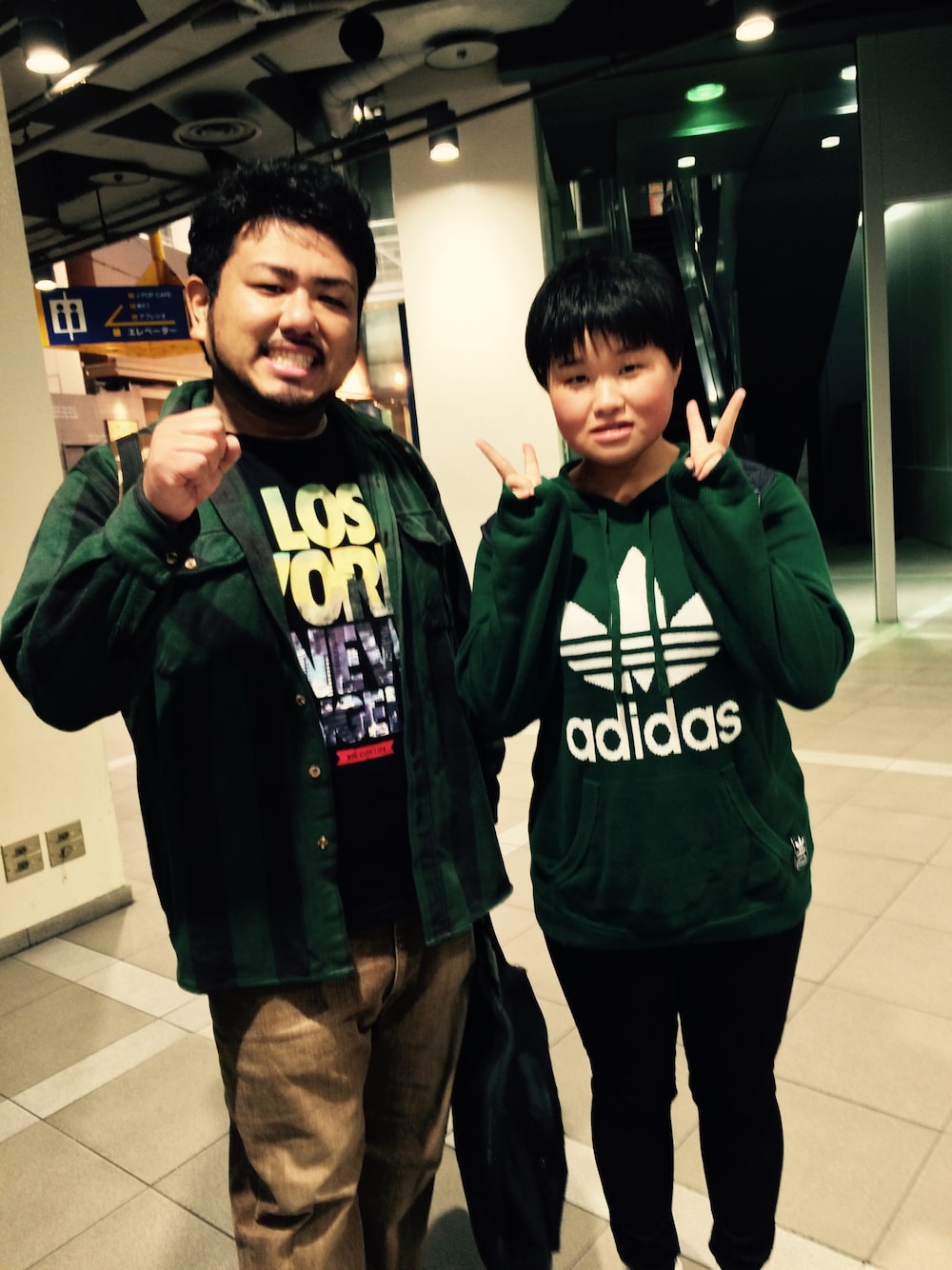 「無限大ホール、ネルソンズ、渋谷、adidas originals、adidasコーデ、吉本」｜「adidas Originalsのアディダス オリジナルス ニット トレフォイル フーディ パーカ adidas Originals KNIT TREFOIL（パーカー、グリーン系）」を使った、り さ おさん（レディース・159cm）の秋コーディネートの1枚目の写真