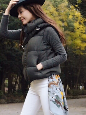 「ZARA（ザラ）のアイテム（ダウンベスト、グレー系）」を使った、紫(MURASAKI)さん（レディース・167cm）の冬コーディネート