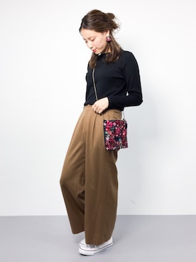 「Accessorize（アクセサライズ）のアイテム（クラッチバッグ）」を使った、ぐっさんさん（レディース・166cm）の秋コーディネート