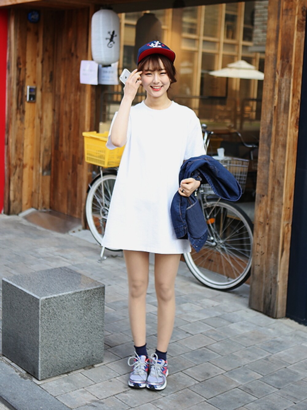 「ホワイト、 Tシャツ、高校生」｜「GOGOSINGのベーシック無地ラウンドネックＴシャツ（Tシャツ/カットソー、ホワイト系）」を使った、GOGOSINGさん（レディース・163cm）の春コーディネートの1枚目の写真