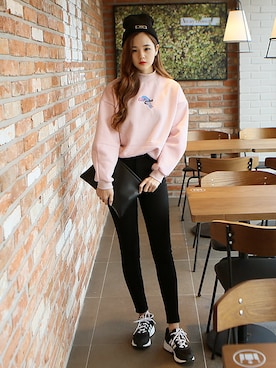 「アイテム（スウェット、ピンク系）」を使った、GOGOSINGさん（レディース・160cm）の冬コーディネート