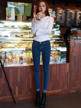 「インディゴデニム」｜GOGOSINGさん（レディース・166cm）の冬コーディネート