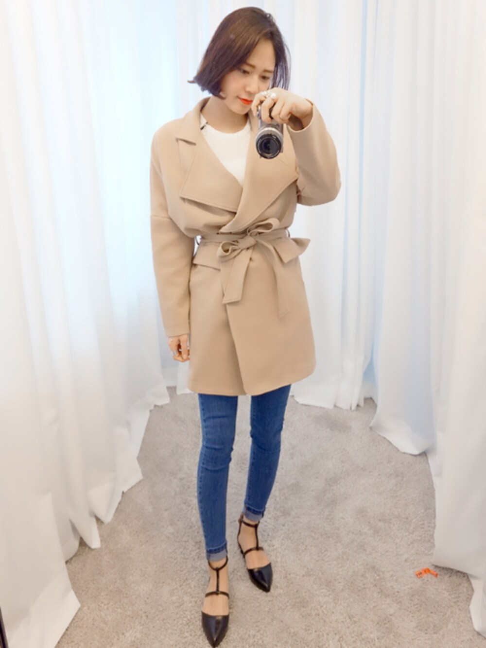 「パンプス、 トレンチコート、オーバーサイズ、ビジネススタイル、スキニーデニム、ベルト付き、 Gogosing、ビジネスカジュアル、 ハーフ丈、 大人スタイル」｜「オーバーサイズハーフ丈トレンチコート（トレンチコート、ベージュ系）」を使った、GOGOSINGさん（レディース・160cm）の冬コーディネートの1枚目の写真