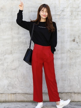 「レッド」｜「アイテム（スラックス）」を使った、GOGOSINGさん（レディース・163cm）の秋コーディネート