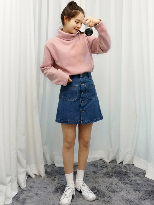 >>ピタタートルはスウェードスカートと合わせてミニマルに