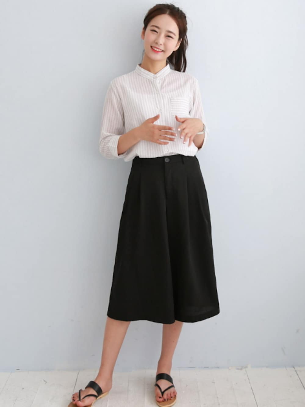 「大人カジュアル、 サンダル、 夏コーデ、オトナカジュアル、 カジュアルコーデ、 プチプラ、 ゆるコーデ」｜「GOGOSINGの７分シャツ（シャツ/ブラウス、ホワイト系）」を使った、GOGOSINGさん（レディース・165cm）の夏コーディネートの1枚目の写真