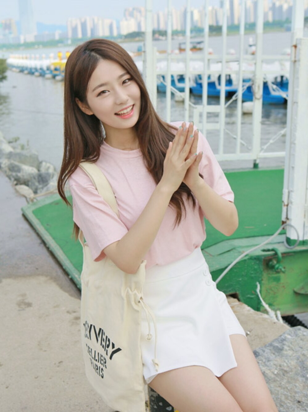「 スカート、 ピンク、 Gogosing、 半袖Tシャツ、 夏、スカパン、 夏コーデ、 ふわふわ、 キレイめ、 ゴゴシング」｜「ふわふわ軽い半袖Ｔシャツ（Tシャツ/カットソー、ピンク系）」を使った、GOGOSINGさん（レディース・163cm）の夏コーディネートの1枚目の写真