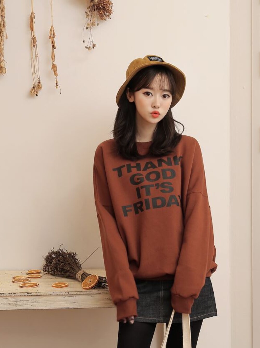 「スウェット、シンプル、休日スタイル、 グリーン、Gogosing、カジュアルコーデ、ガーリーコーデ、ゴゴシング、 秋のコーデ、 冬のコーデ」｜「GODルーズ起毛スウェット（スウェット、グリーン系）」を使った、GOGOSINGさん（レディース・163cm）の秋コーディネートの1枚目の写真