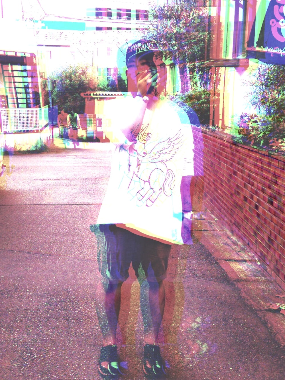 「monomaniaのアイテム（Tシャツ/カットソー、ホワイト系）」を使った、y.endoさん（メンズ・175cm）の夏コーディネートの1枚目の写真