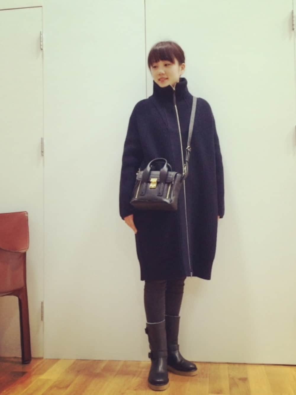 「STELLA McCARTNEYのムートン風ブーツ（ブーツ、ブラック系）」を使った、ARTWORKさん（レディース・162cm）の冬コーディネートの1枚目の写真