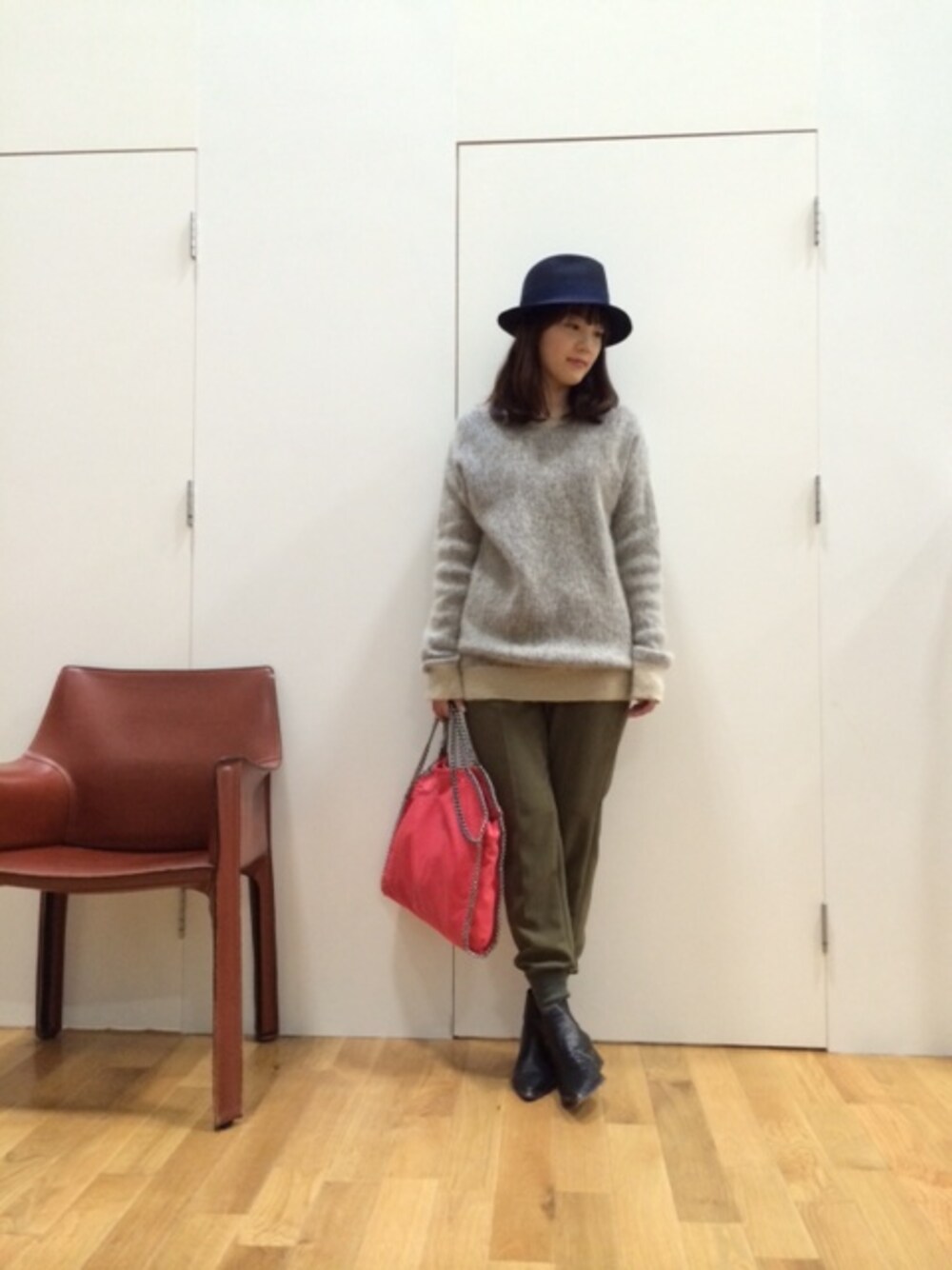 「STELLA McCARTNEYの2WAYチェーンBAG（ショルダーバッグ、ピンク系）」を使った、ARTWORKさん（レディース・162cm）の冬コーディネートの1枚目の写真