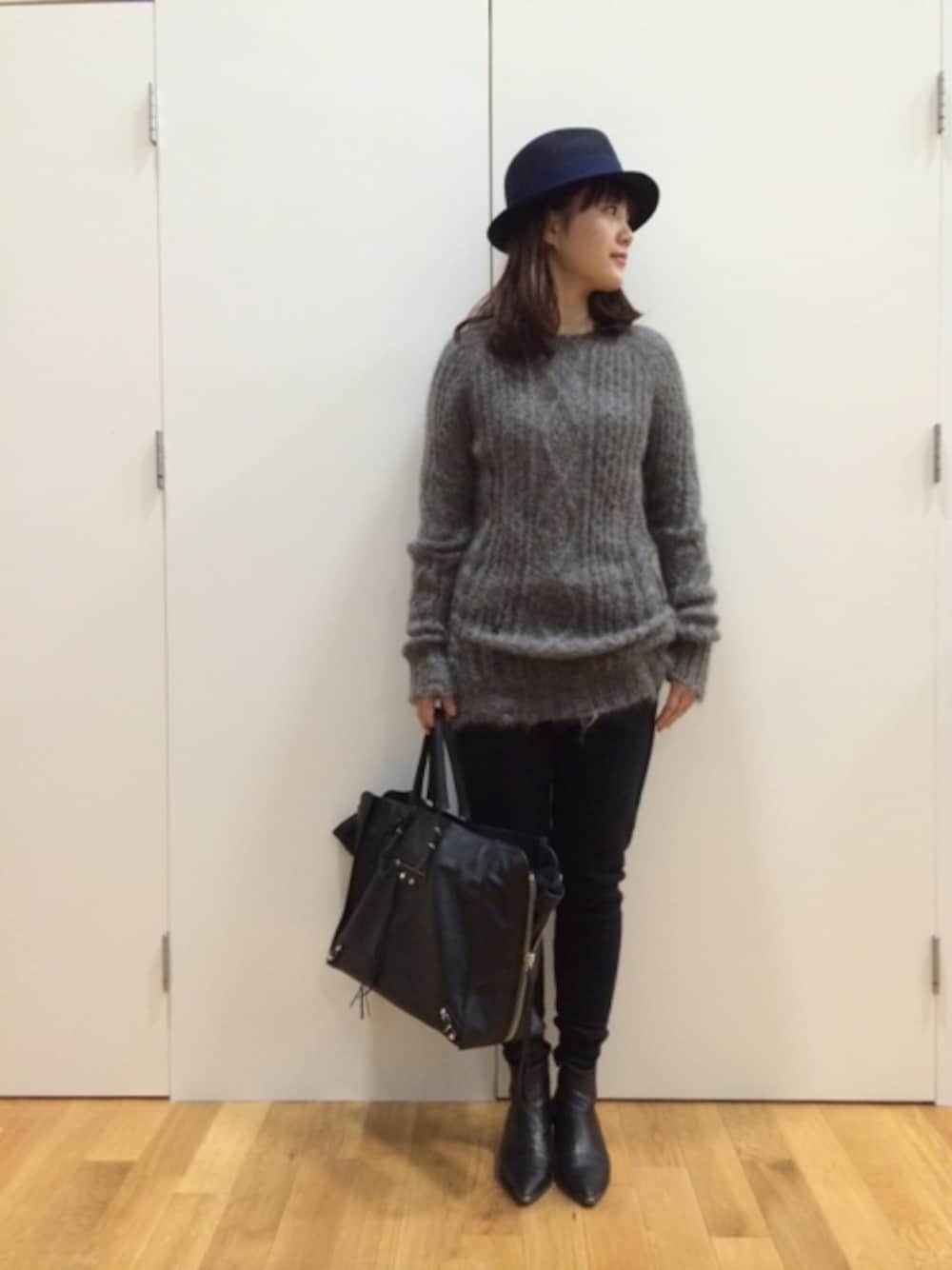 「BALENCIAGAのPAPER ZIP ARPUND A4（トートバッグ、ブラック系）」を使った、ARTWORKさん（レディース・162cm）の冬コーディネートの1枚目の写真