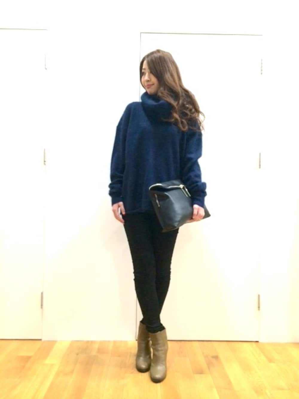 「ACNE、3.1 phillip lim」｜「ACNEのACNE スヌード付きモヘアニット（ニット/セーター、ブルー系）」を使った、ARTWORKさん（レディース・168cm）の冬コーディネートの1枚目の写真