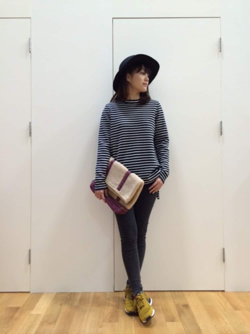 「スニーカー、NIKE、ENFOLD、20/80、coeur、 ウールハット」｜「20/80 TWENTY EIGHTYのボアクラッチBAG（クラッチバッグ、ベージュ系）」を使った、ARTWORKさん（レディース・163cm）の冬コーディネートの1枚目の写真