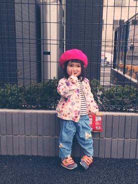 「NEW BALANCE（ニューバランス）のアイテム（スニーカー、オレンジ系）」を使った、eriiι∞さん（キッズ）の春コーディネート