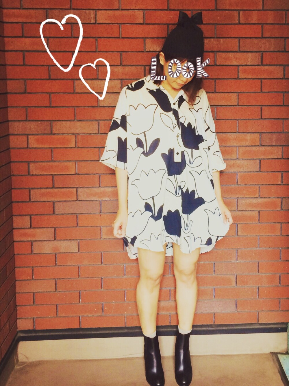 「marimekko、シャツワンピース、サイトゴアブーツ」｜「marimekkoのチューリップ柄のシャツワンピ（ワンピース、ホワイト系）」を使った、shocoさん（レディース・169cm）の秋コーディネートの1枚目の写真