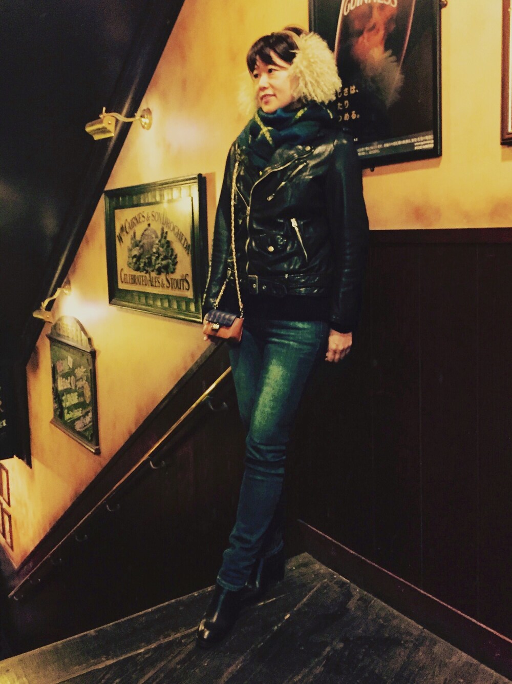 「チェックストール、ライダースジャケット、ライダース、イヤーマフ、サイドゴアブーツ」｜「beautiful peopleのshrink leather big riders jacket（ライダースジャケット、ブラック系）」を使った、shocoさん（レディース・169cm）の冬コーディネートの1枚目の写真