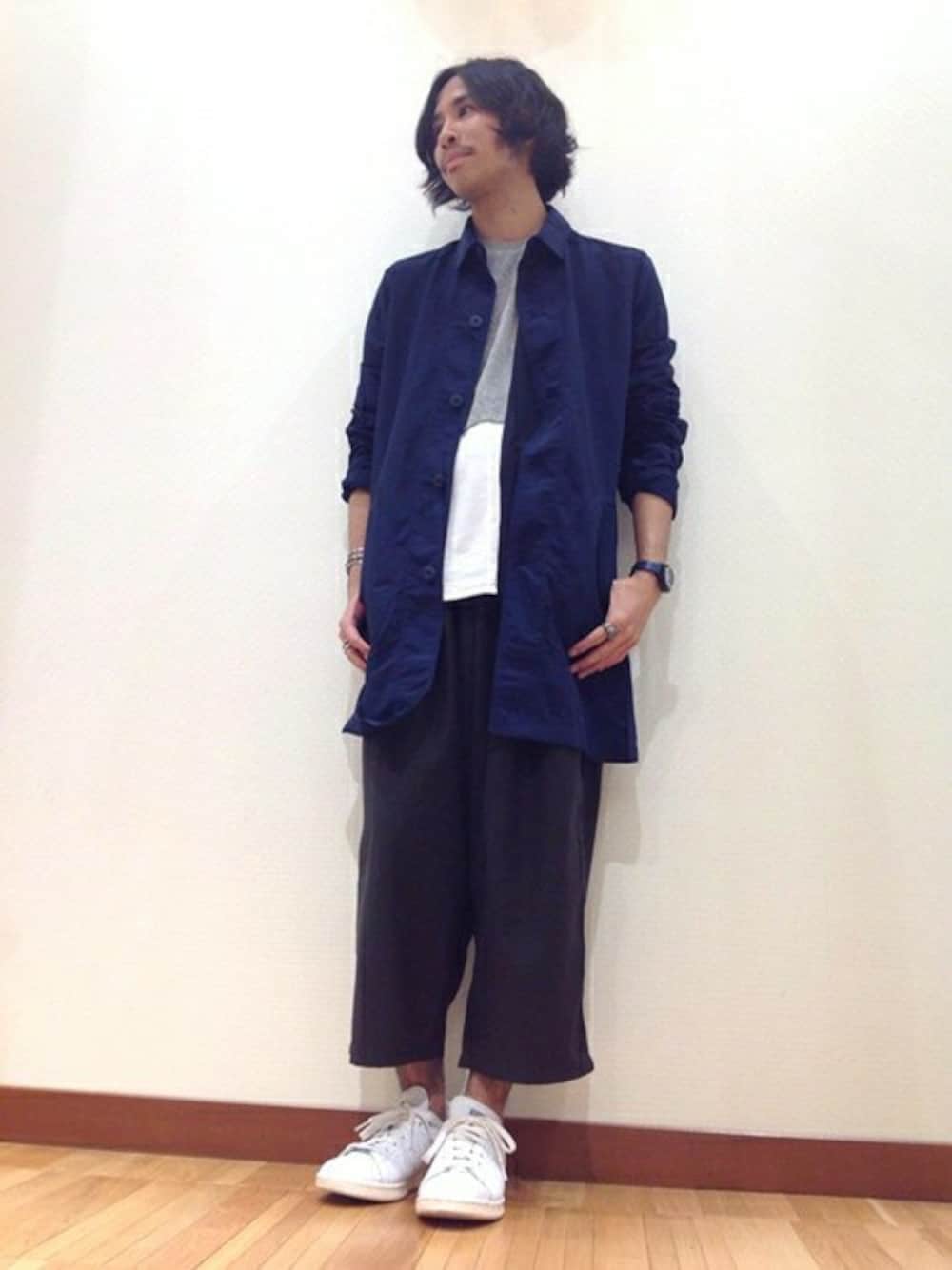 「秋のコーデ、ショップコート、パッチワーク、シップス、SHIPS、ガウチョパンツ、SHIPS JET BLUE、シップスジェットブルー(SHIPS JET BLUE)」｜「SHIPS JET BLUEのSHIPS JET BLUE: T/R ガウチョパンツ■（その他パンツ、グリーン系）」を使った、黒須さん（メンズ・168cm）の夏コーディネートの1枚目の写真
