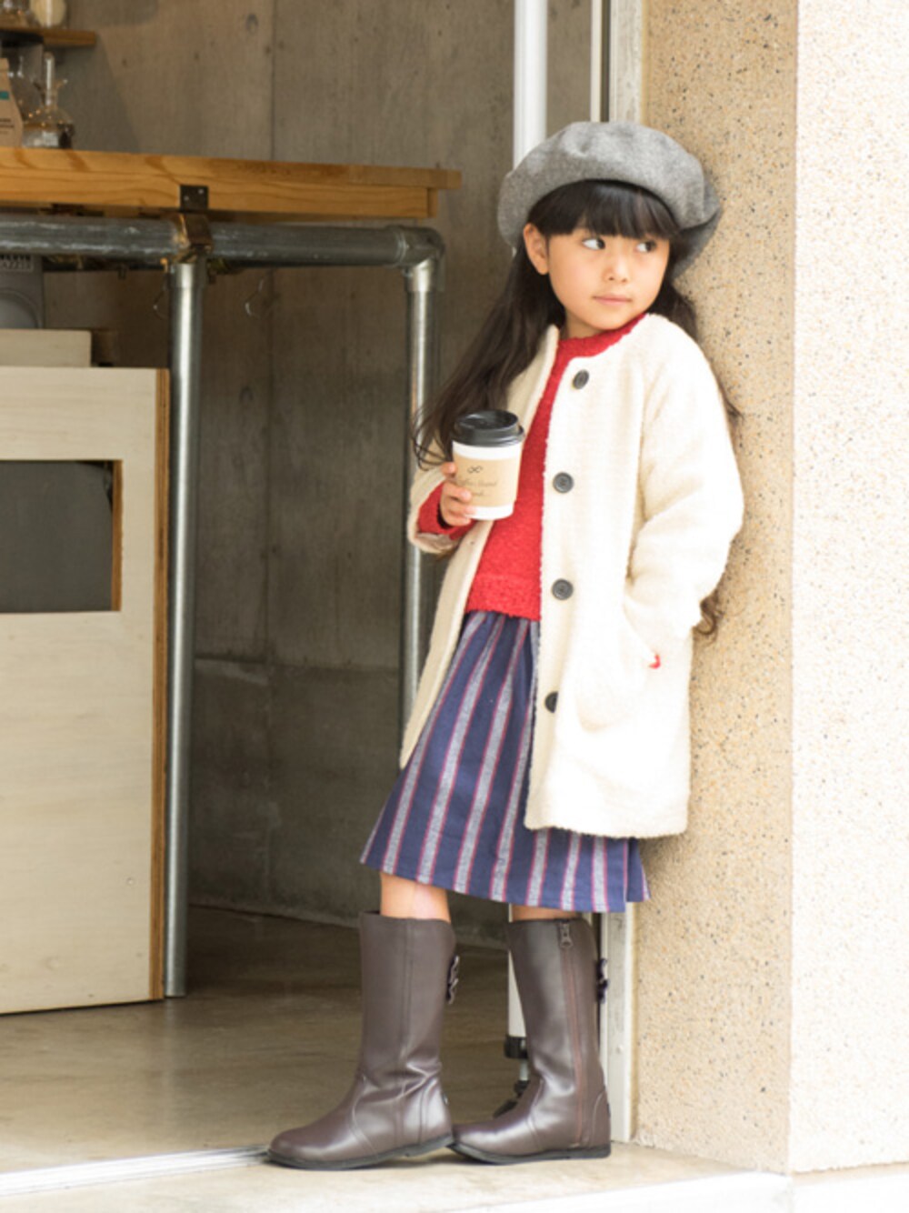 「コート、ワンピース、ブーツ、アメカジ、BREEZE、 JUNK STORE、ブリーズ、ジャンクストアー」｜「BREEZEの切り替えワンピース（ワンピース、レッド系）」を使った、F.O.OnlineStoreさん（キッズ・110cm）の秋コーディネートの1枚目の写真