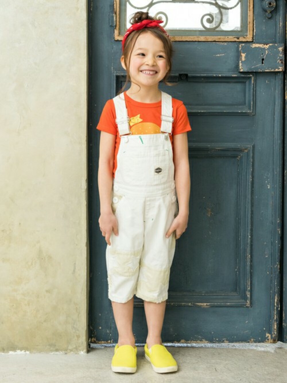 「カジュアル、アメカジ、サロペット、キッズコーデ、春コーデ、女の子、junk store」｜「BREEZEのネット限定BURGER Tシャツ（Tシャツ/カットソー、レッド系）」を使った、F.O.OnlineStoreさん（キッズ・110cm）の春コーディネートの1枚目の写真