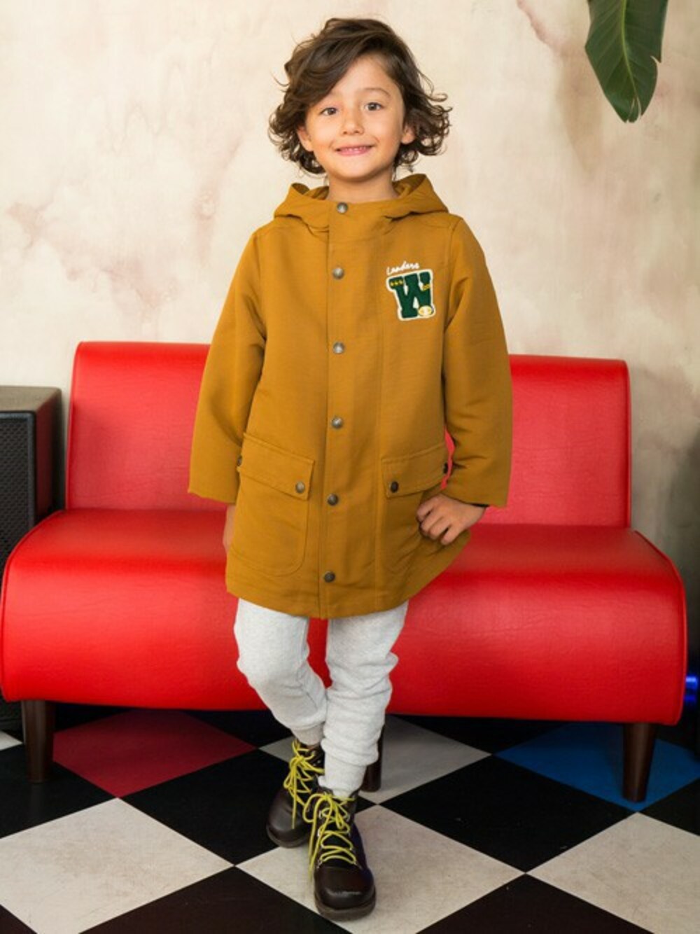 「アウター、秋のコーデ、キッズコーデ、男の子、からし色、カジュアルコーデ、こどもコーデ、kidsfashion、キッズファッション、F.O.Online Store」｜「BREEZEのネット限定 3WAYジャケット（ダウンジャケット/コート、イエロー系）」を使った、F.O.OnlineStoreさん（キッズ・110cm）の秋コーディネートの1枚目の写真