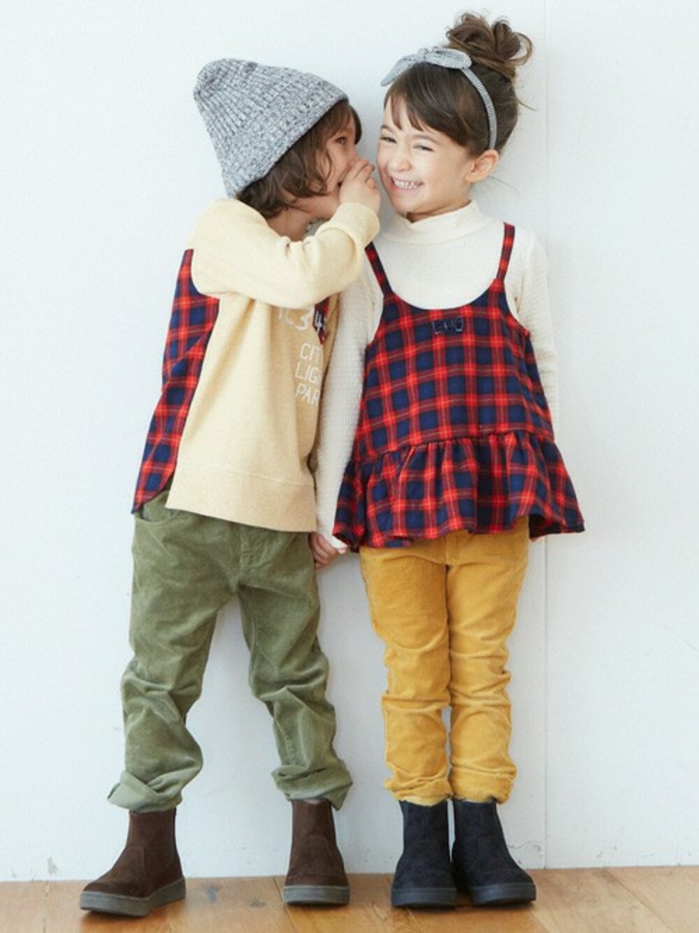 「チェック、秋のコーデ、キッズコーデ、おそろいコーデ、カジュアルコーデ、こどもコーデ、kidsfashion、キッズファッション、F.O.Online Store」｜「apres les coursのチェック切替トレーナー（スウェット、イエロー系）」を使った、F.O.OnlineStoreさん（キッズ・110cm）の秋コーディネートの1枚目の写真