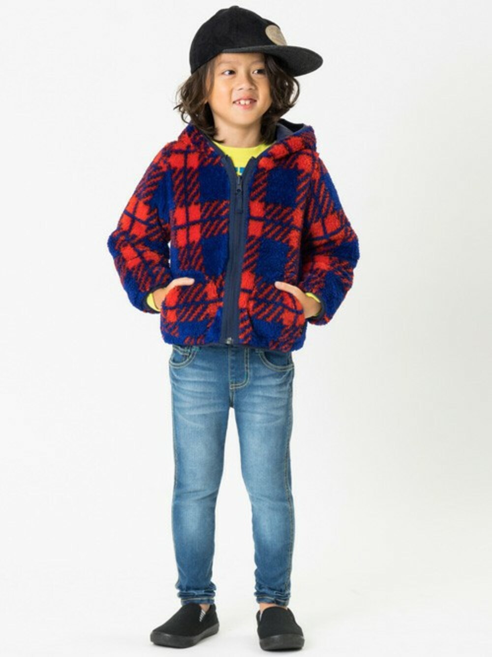 「秋のコーデ、キッズコーデ、男の子、カジュアルコーデ、こどもコーデ、kidsfashion、キッズファッション、子供カッコイイ、F.O.Online Store」｜「BREEZEの3柄リバーシブルブルゾン（ブルゾン、ブルー系）」を使った、F.O.OnlineStoreさん（キッズ・110cm）の秋コーディネートの1枚目の写真