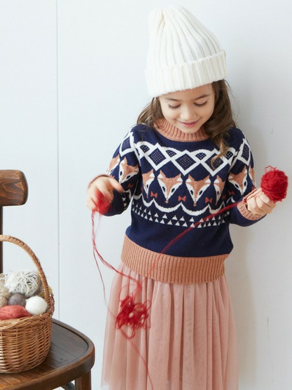 「ニット、ニット帽、キッズコーデ、きつね、女の子、こどもコーデ、kidsfashion、きつねニット、キッズファッション、F.O.Online Store」｜「apres les coursのノルディックセーター(キツネさん)（ニット/セーター、ブルー系）」を使った、F.O.OnlineStoreさん（キッズ・110cm）の秋コーディネートの1枚目の写真