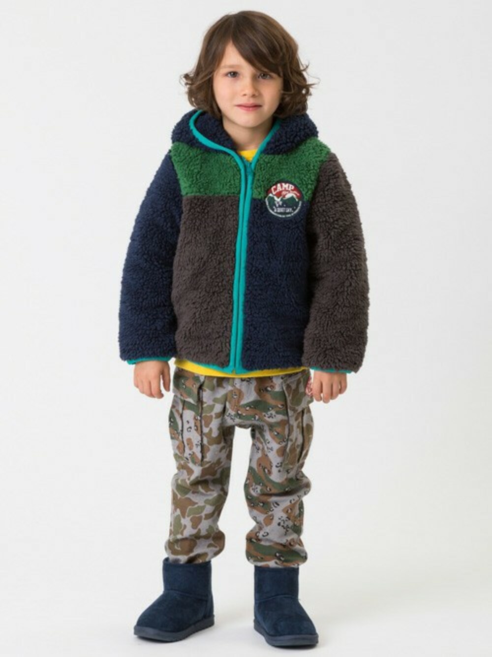 「キッズコーデ、男の子、カジュアルコーデ、おとこのこ、こどもコーデ、kidsfashion、キッズファッション、冬のコーデ、F.O.Online Store」｜「BREEZEのネット限定 クレイジー切替ボアパーカー（ブルゾン、ブルー系）」を使った、F.O.OnlineStoreさん（キッズ・110cm）の冬コーディネートの1枚目の写真