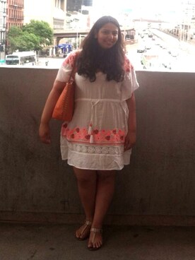 「アイテム（トートバッグ、オレンジ系）」を使った、Yashi さん（レディース・170cm）の夏コーディネート