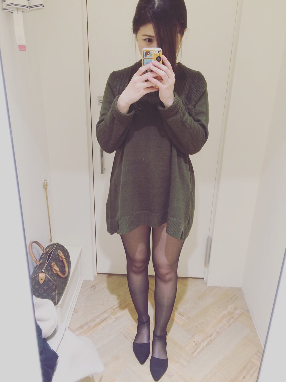 「ootd、dressup、makeup、winter、girl、shopping」｜「LOUIS VUITTONのアイテム（ボストンバッグ、ブラウン系）」を使った、Hsi Chenさん（レディース・160cm）の冬コーディネートの1枚目の写真