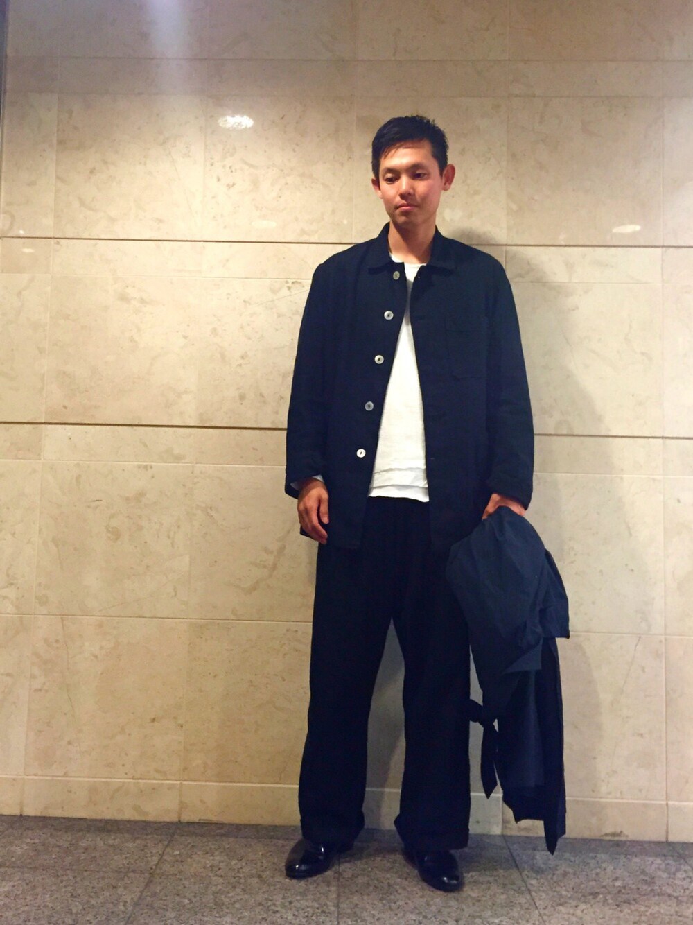 「古着、iroquois、dulcamara、HARUTA、寝巻き、スポックシューズ、春コーデ」｜「no brandのアイテム（その他アウター、ブラック系）」を使った、Chikara Tateyamaさん（メンズ・170cm）の春コーディネートの1枚目の写真