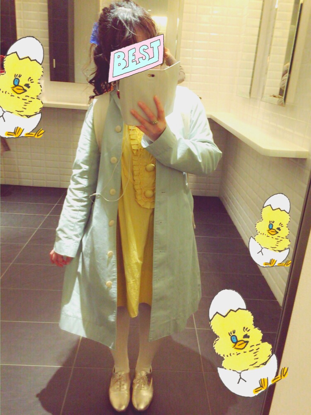 「春、キイロ、ミントグリーン」｜「bulle de savonのアイテム（ステンカラーコート、ブルー系）」を使った、mokoさん（レディース・150cm）の冬コーディネートの1枚目の写真