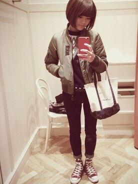 「アイテム（ナイロンジャケット、グリーン系）」を使った、unikoさん（レディース・165cm）の冬コーディネート