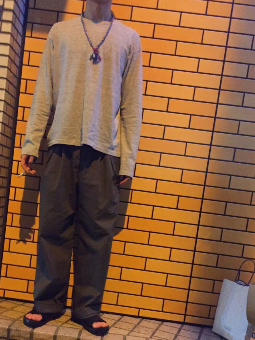 「七夕、ゆるコーデ、オーラリー、Tシャツ、カジュアル、シンプルコーデ、シンプル、summer」｜「AURALEEの【AURALEE(オーラリー)】SEAMLESS　L／S　BIG　TEE（Tシャツ/カットソー、グレー系）」を使った、lemonさん（メンズ・170cm）の夏コーディネートの1枚目の写真