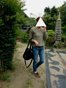 「RAY CASSIN（レイカズン）のＶネック長袖プルオーバー（Tシャツ/カットソー、グリーン系）」を使った、MiKUさん（レディース）の秋コーディネート